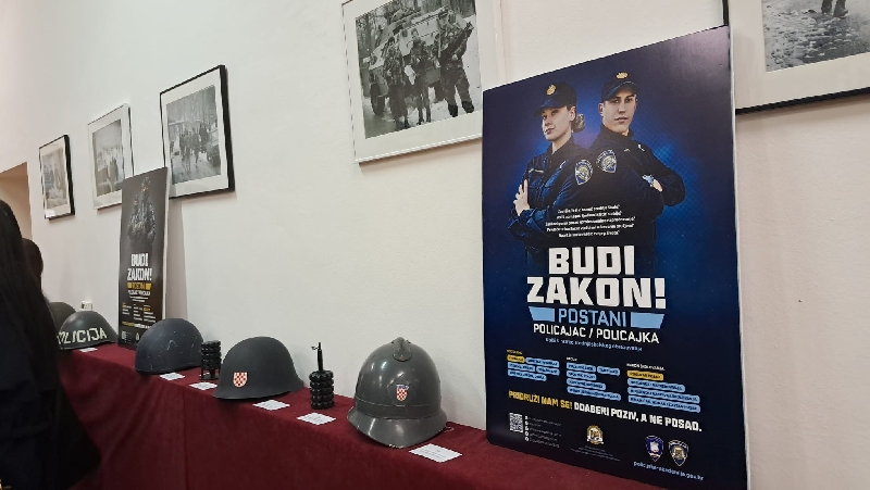 Hrvatska policija u Domovinskom ratu – u Otočcu otvorena izložba