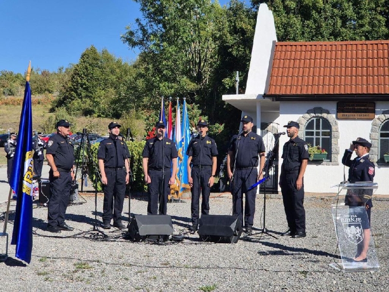 U Žutoj Lokvi svečano obilježena 35. godišnjica pogibije 4 policijska službenika U Žutoj Lokvi svečano obilježena 35. godišnjica pogibije 4 policijska službenika