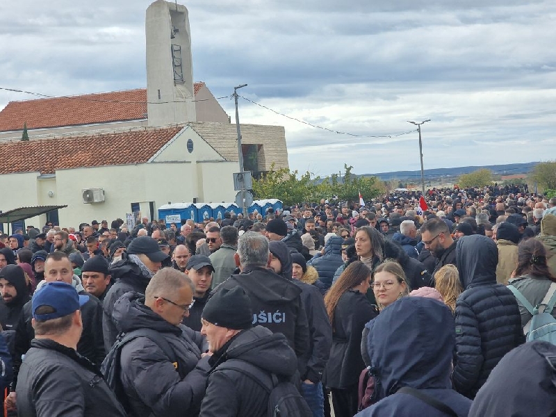 Dan sjećanja na žrtvu Škabrnje - jedno od mjesta najveće patnje i žrtve. Dan sjećanja na žrtvu Škabrnje - jedno od mjesta najveće patnje i žrtve.