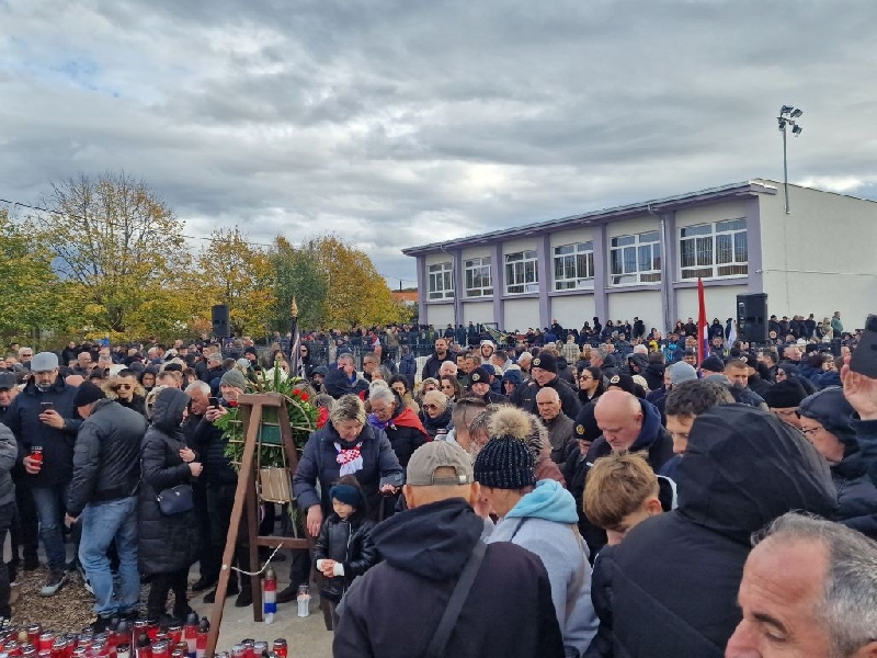 Dan sjećanja na žrtvu Škabrnje - jedno od mjesta najveće patnje i žrtve. Dan sjećanja na žrtvu Škabrnje - jedno od mjesta najveće patnje i žrtve.