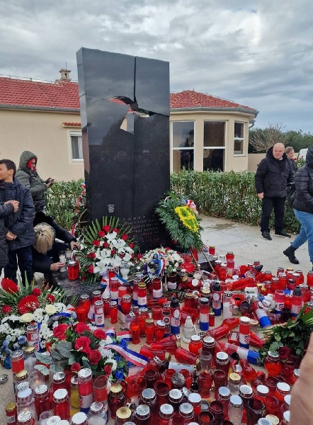 Dan sjećanja na žrtvu Škabrnje - jedno od mjesta najveće patnje i žrtve. Dan sjećanja na žrtvu Škabrnje - jedno od mjesta najveće patnje i žrtve.